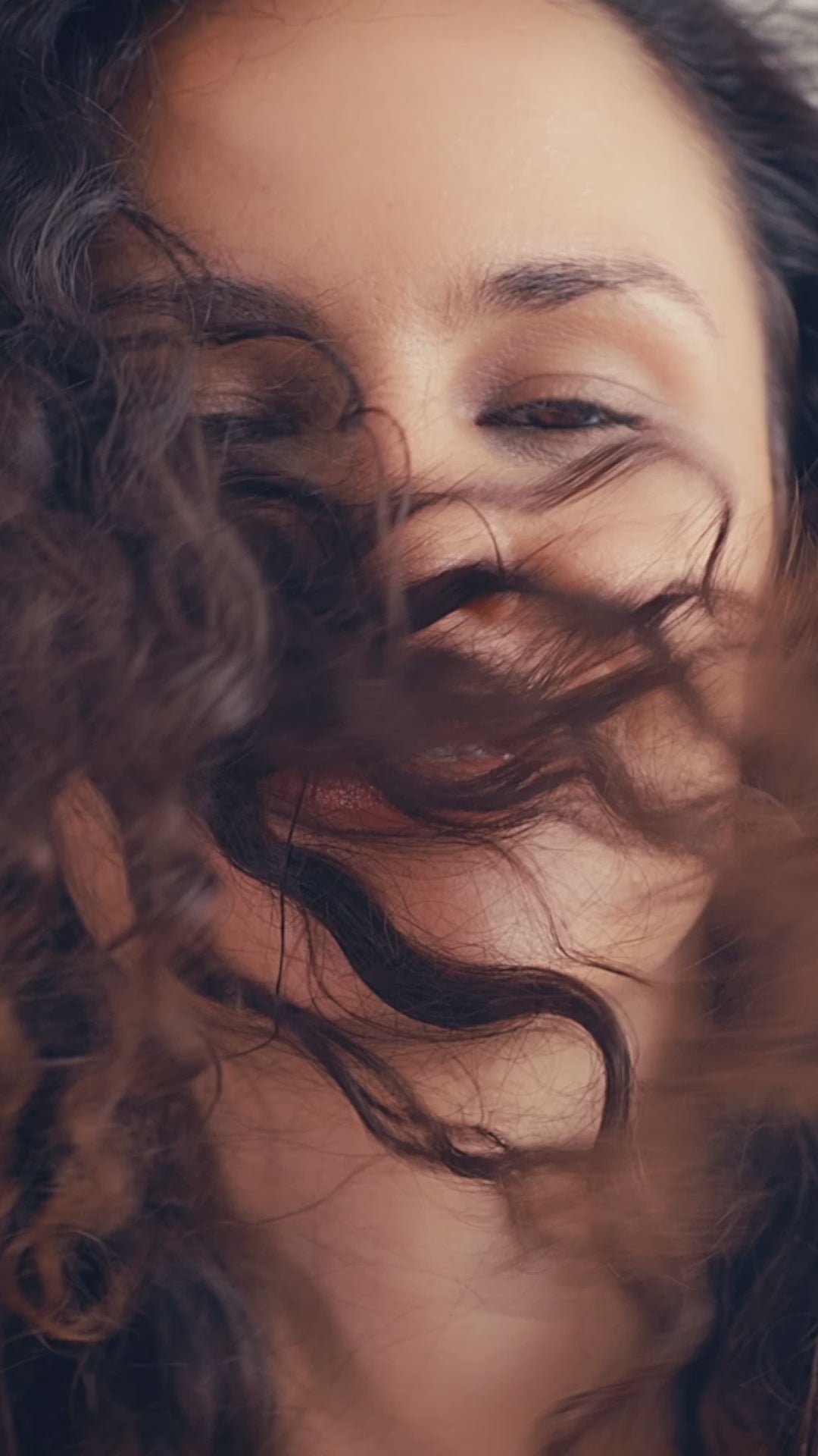 Cargar vídeo: Acondicionador Aceite Virgen de Coco para cabello grueso o rizado 265ml